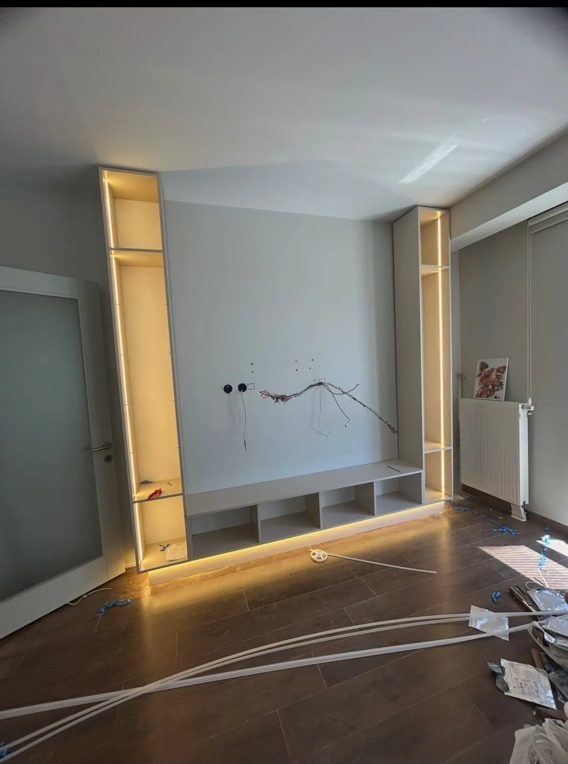 Gizli LED’li TV ünitesi: önce